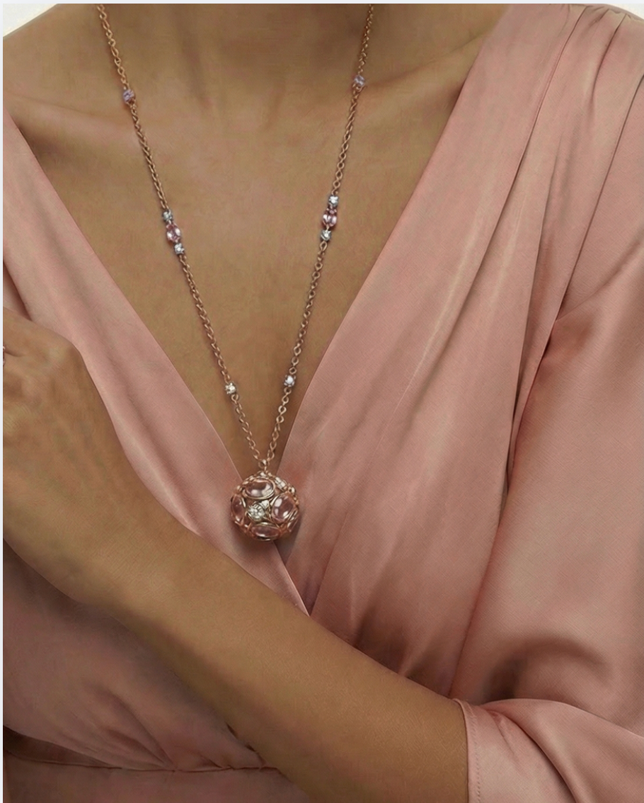 Bouquet Necklace in 18k Rose Gold